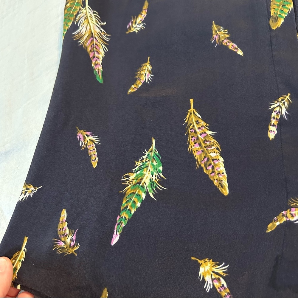Talbots Women’s Feather Print Silk Button Down Blouse Sz 8P - Picture 5 of 7